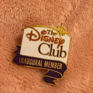 DisneyClub Pin‼️BOGO‼️